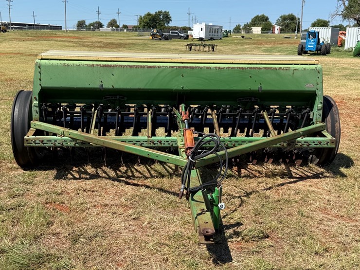 john-deere-8300-image-2