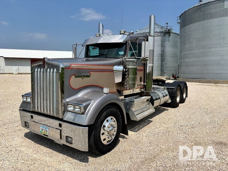 2014-kenworth-w900-image-3