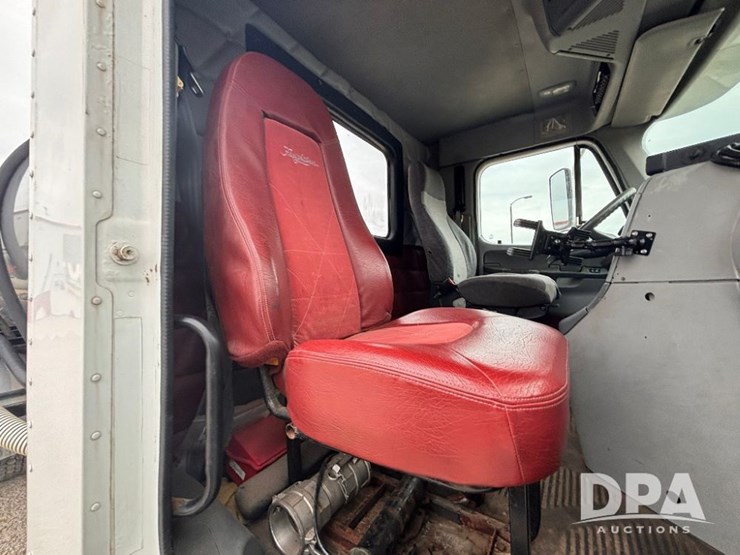 2006-freightliner-columbia-truck-(gp11008,-unit-414)-image-55