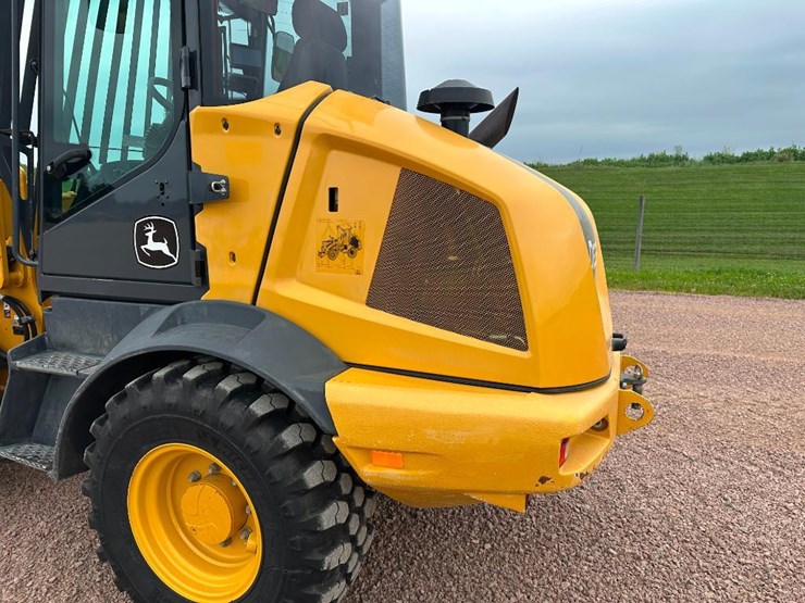 2019-deere-244l-image-24