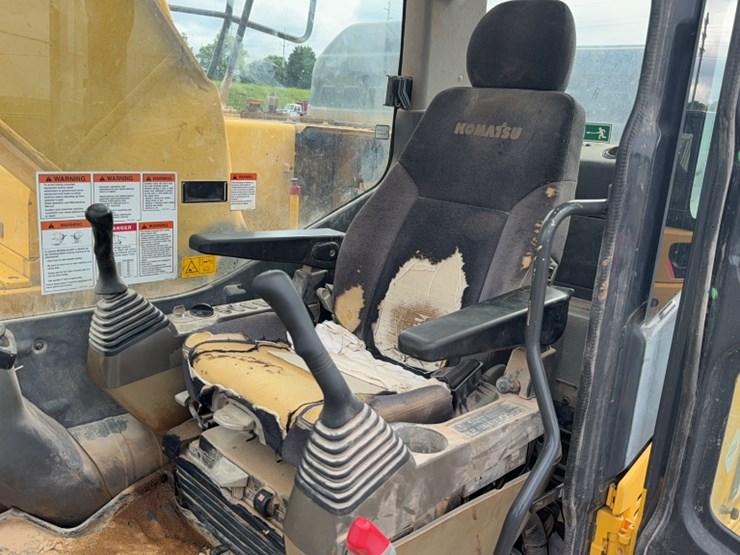 komatsu-pc210-lc-11-image-17