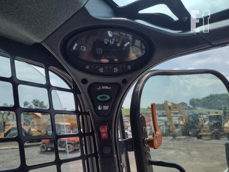 2023-bobcat-t770-image-7