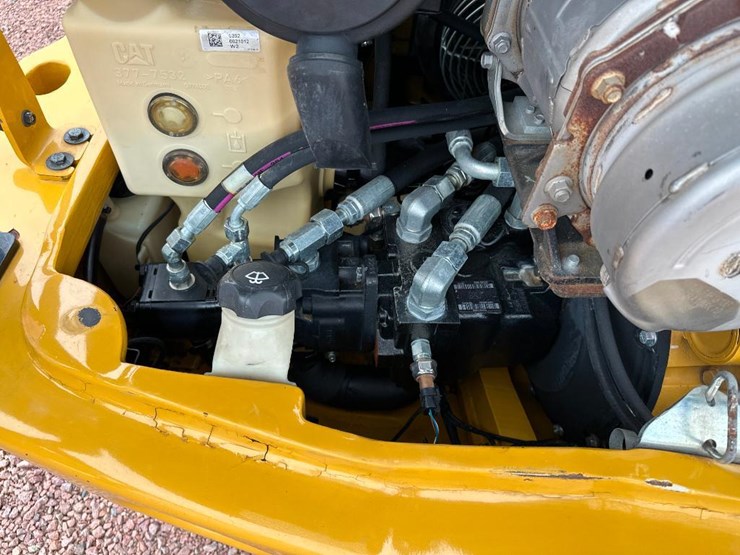 2019-caterpillar-906m-image-28