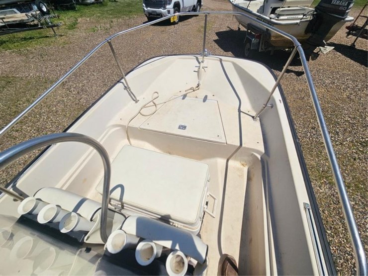 #2545-•-boston-whaler-montauk-17-fiberglass-boat-image-24
