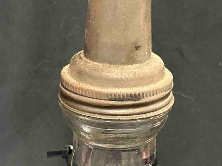 1014---huffman-quart-oil-bottle-image-1
