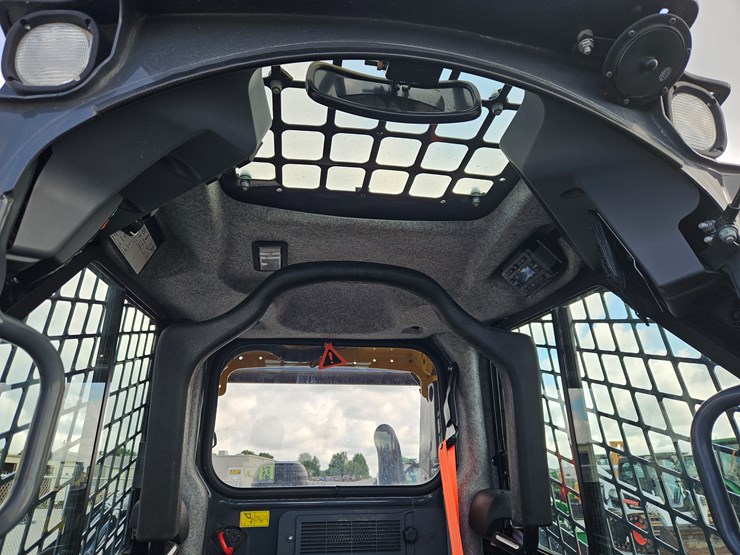 2022-deere-325g-image-8