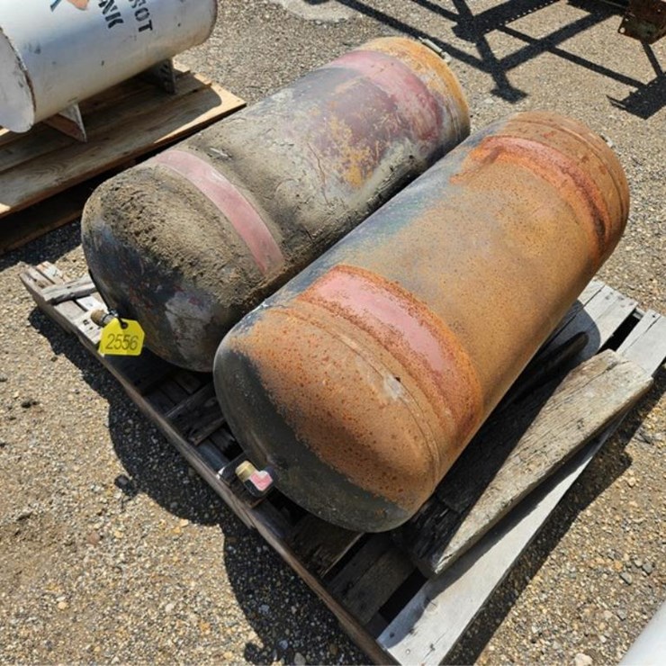 #2556 • Pallet of Air Tanks