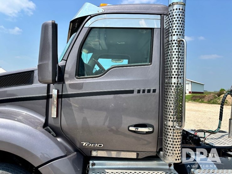 2016-kenworth-t880-image-24