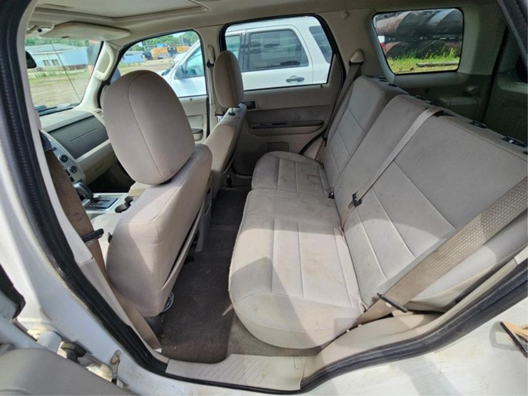 2011-ford-escape-image-9