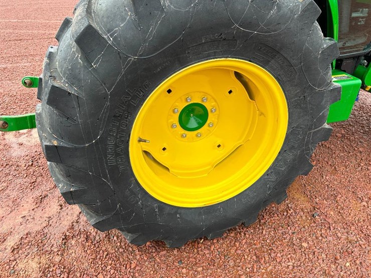 2018-john-deere-4052r-image-10