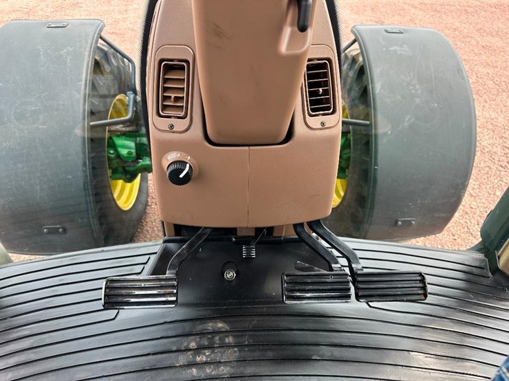 john-deere-8210-image-64