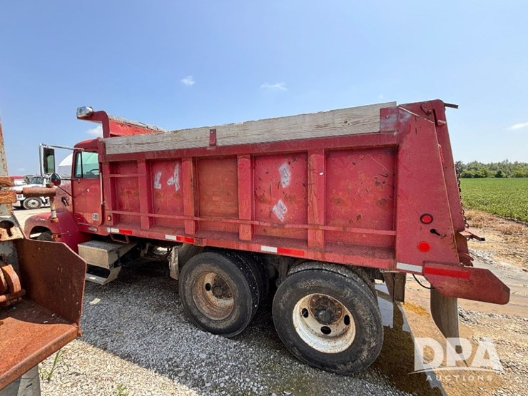 1997-freightliner-fld112-image-11