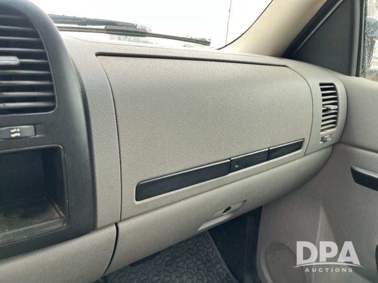 2011-chevrolet-silverado-2500-image-64