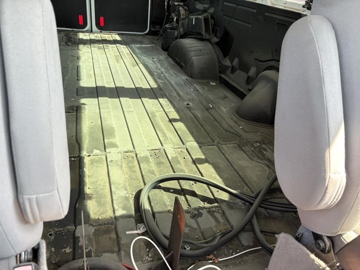 2013-ford-e350-image-13