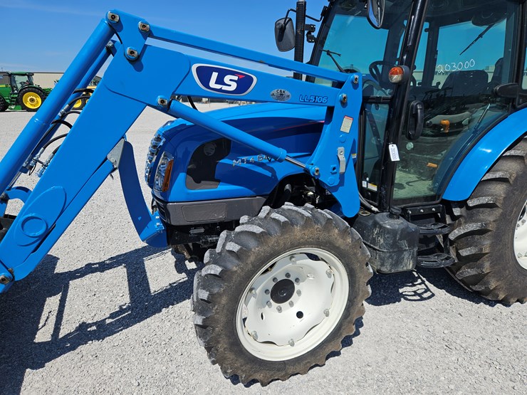 #203000-•-2020-ls-mt468-tractor-image-6