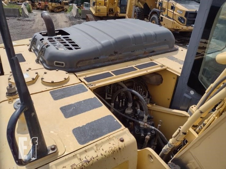 2011-kobelco-sk210-image-45