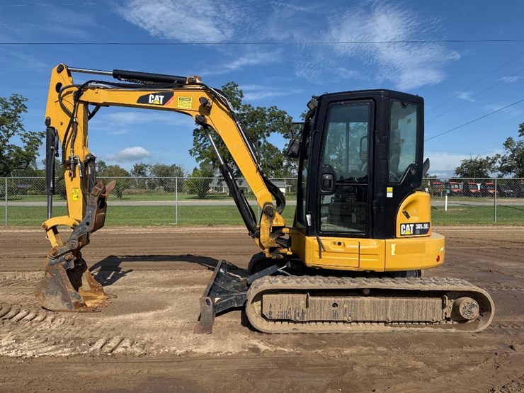 2017-caterpillar-305.5e2-cr-image-1