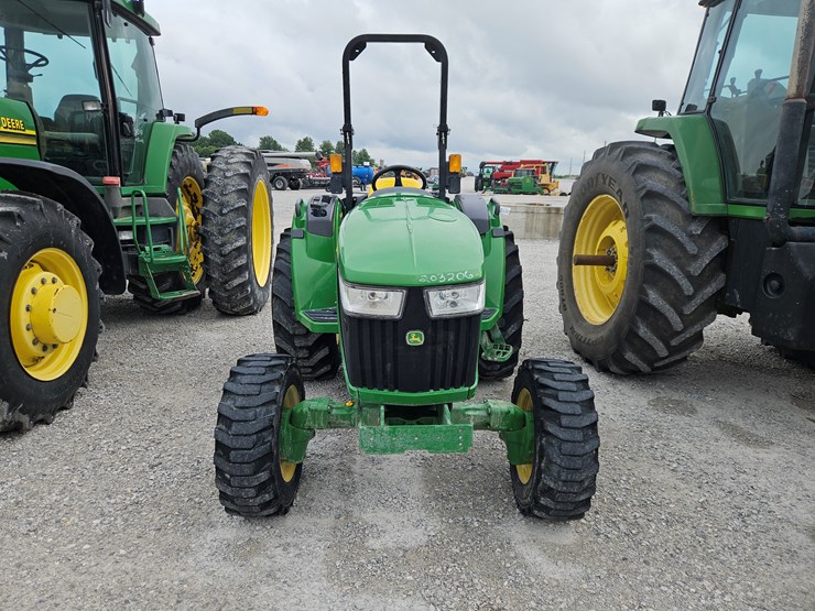 2021-john-deere-4044m-image-2