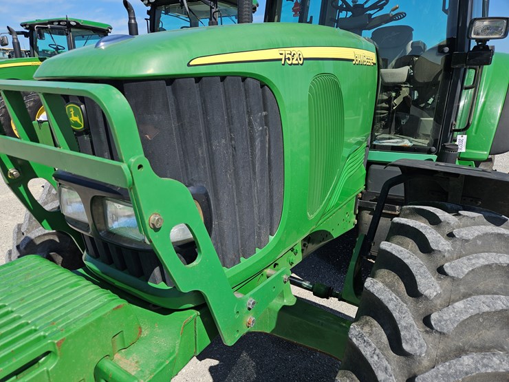 2005-john-deere-7520-image-3