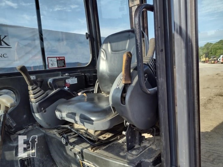 2006-deere-35d-image-14