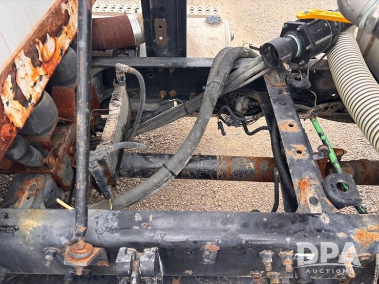 2006-freightliner-columbia-truck-(gp11008,-unit-414)-image-32