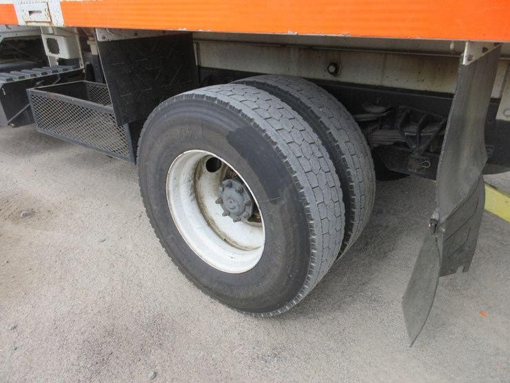 2003-international-7400-image-16
