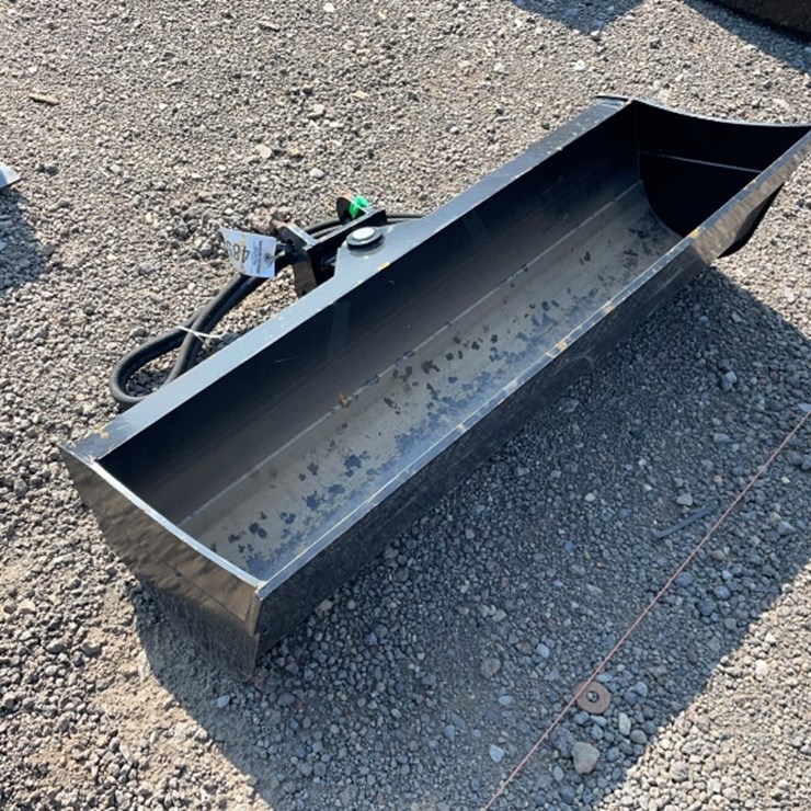 #1013 • 40" MINI EXCAVATOR HYD TILT SMOOTH BUCKET