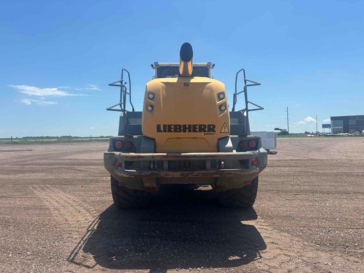 2017-liebherr-l586-image-5