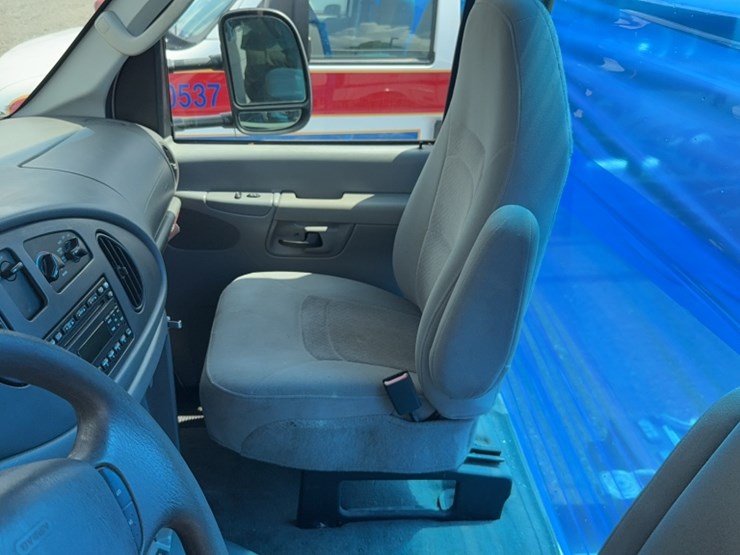 2006-ford-e450-image-13