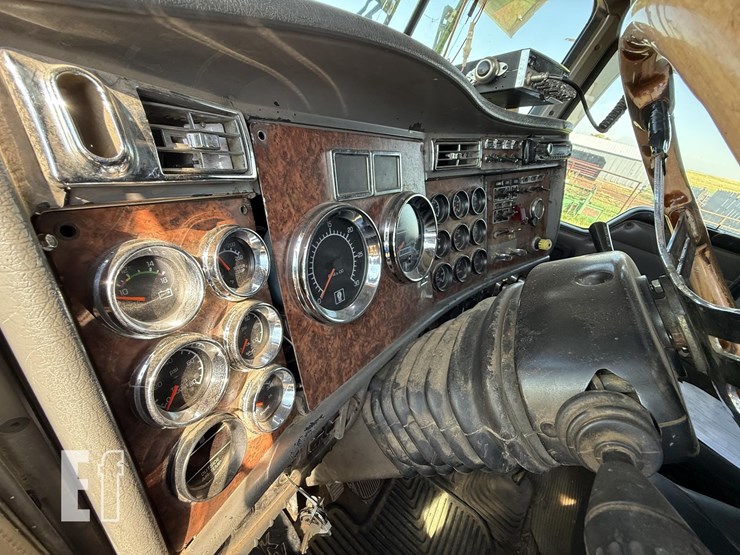 2005-kenworth-w900-image-43