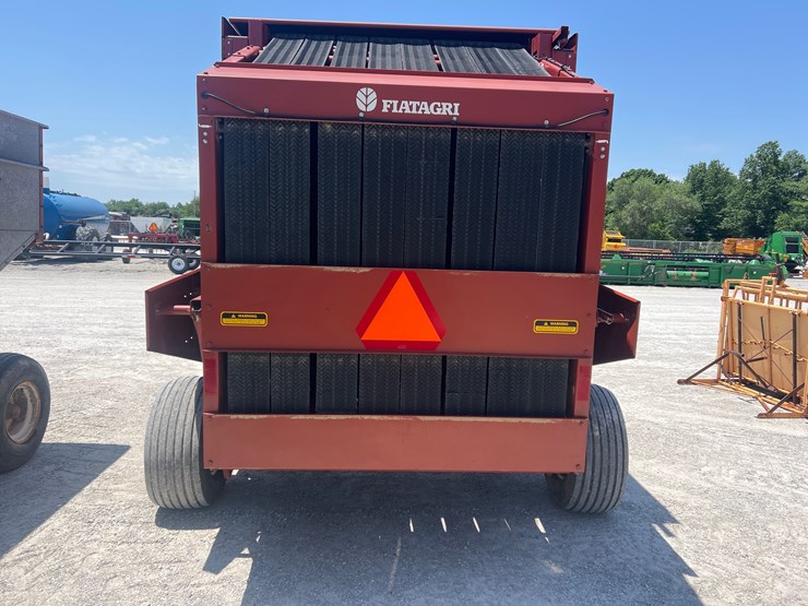 hesston-560-image-6