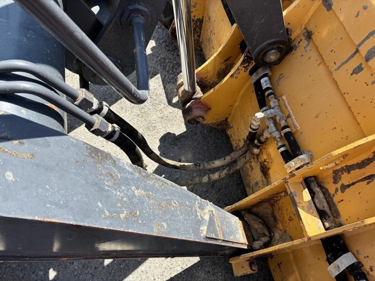 2019-deere-310l-ep-image-8