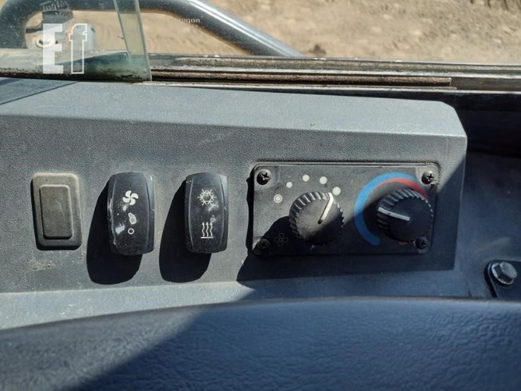 2016-deere-650k-image-13