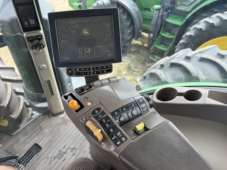 2014-john-deere-8270r-image-16