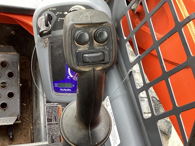 2017-kubota-ssv65-image-16
