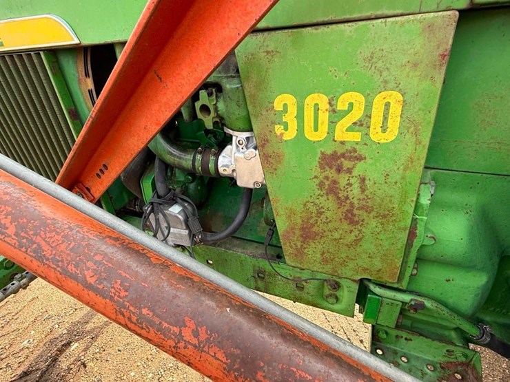 john-deere-3020-image-13