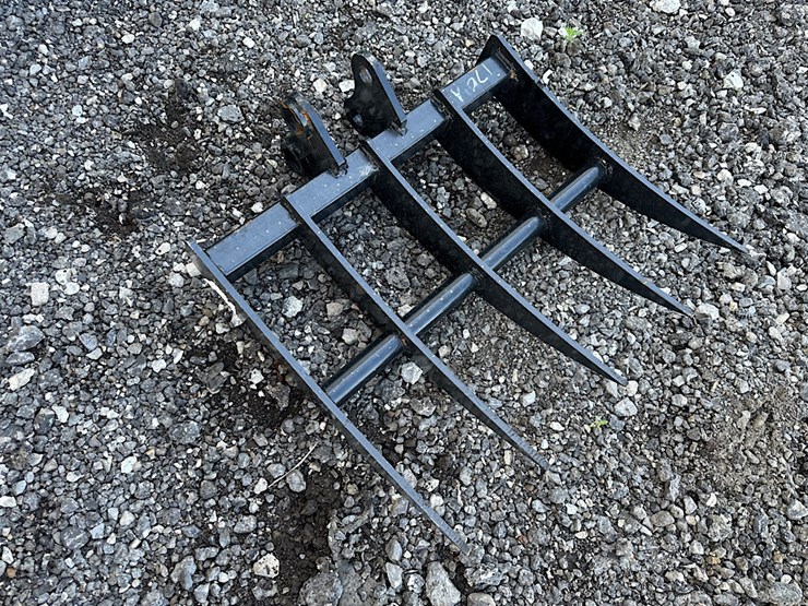 vicsec-mini-excavator-brush-grapple-thumb-attachment-image-2