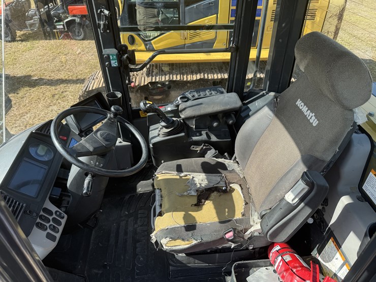 2014-komatsu-wa270-image-10