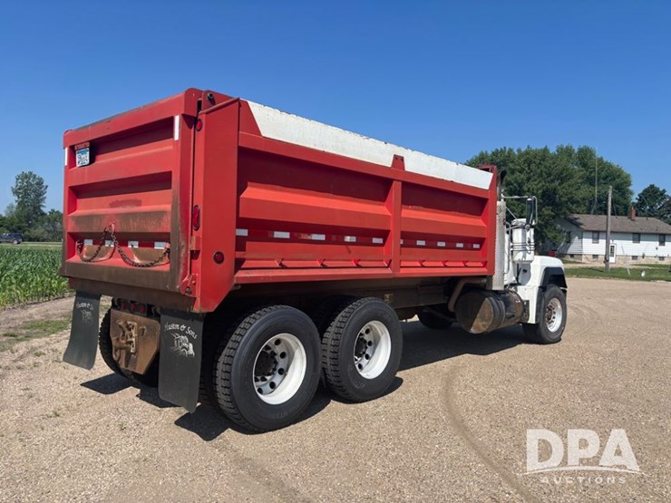 1995-mack-rd690s-image-9