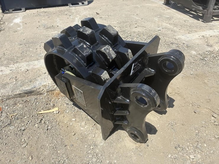 caterpillar-305-image-4