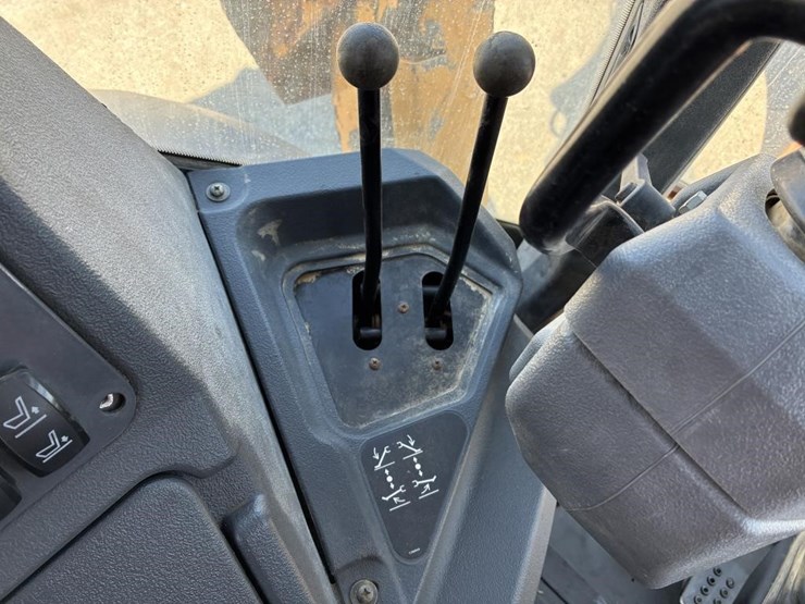 2019-deere-310l-ep-image-26
