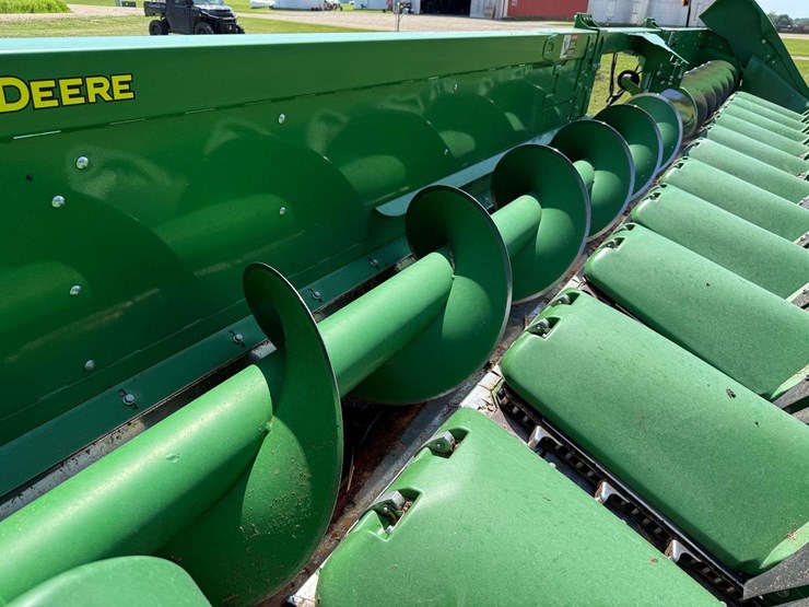 2021-john-deere-c12r-image-48