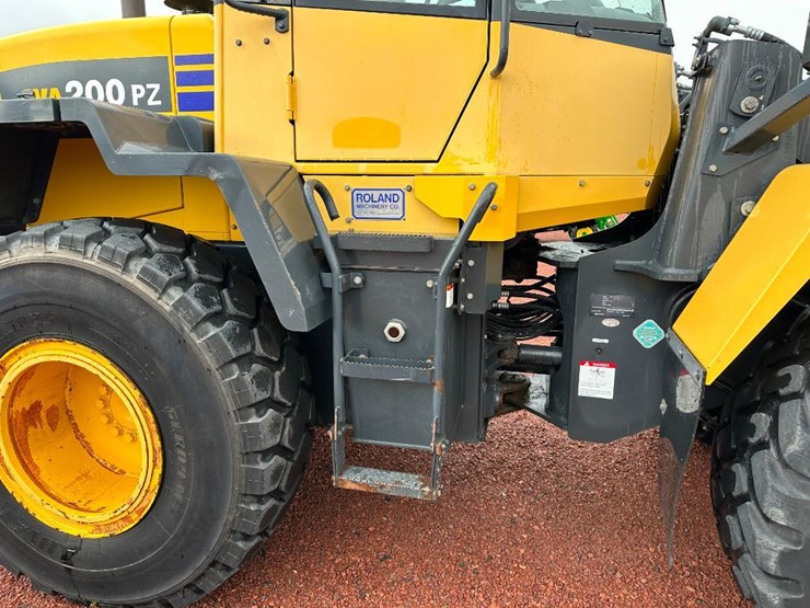 2013-komatsu-wa200pz-6-image-11