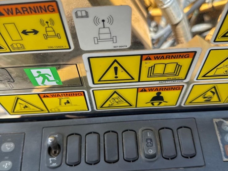 2019-caterpillar-326fl-image-40