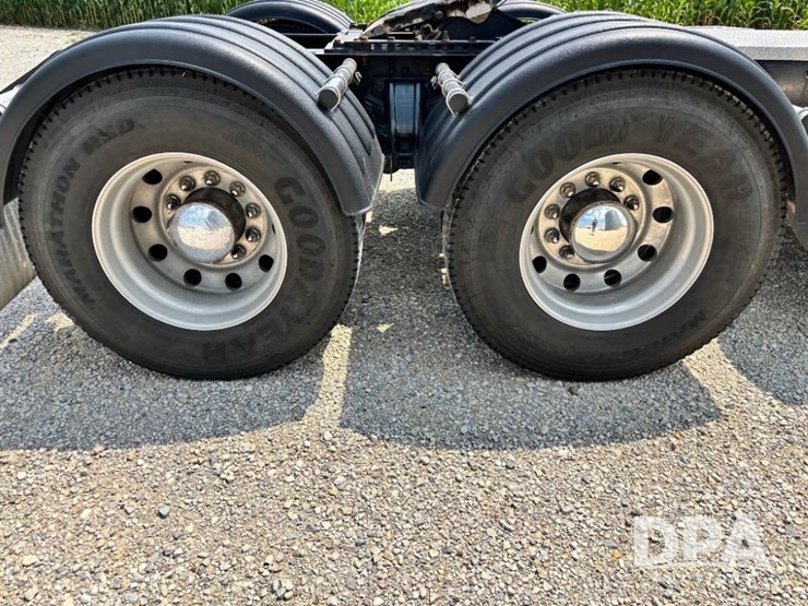 2014-kenworth-w900-image-46