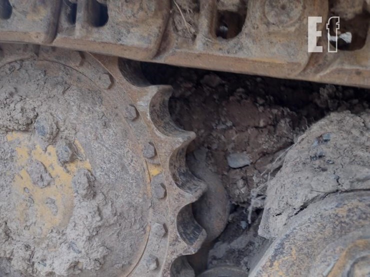 2006-deere-700j-lt-image-32