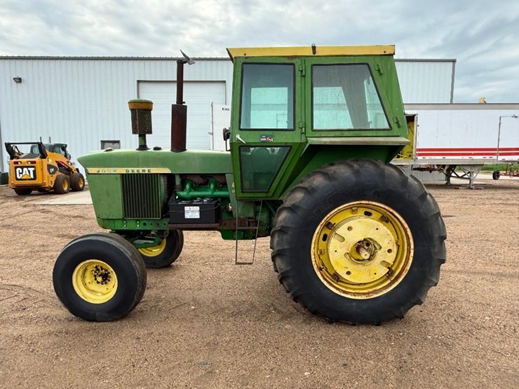 john-deere-4010-image-2