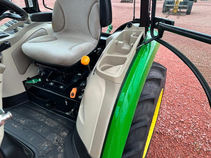 2022-john-deere-3046r-image-47