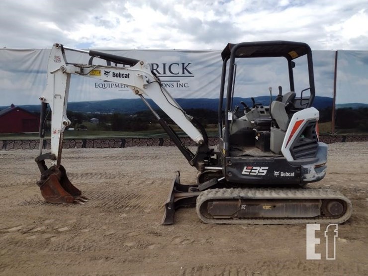 2017-bobcat-e35i-image-1