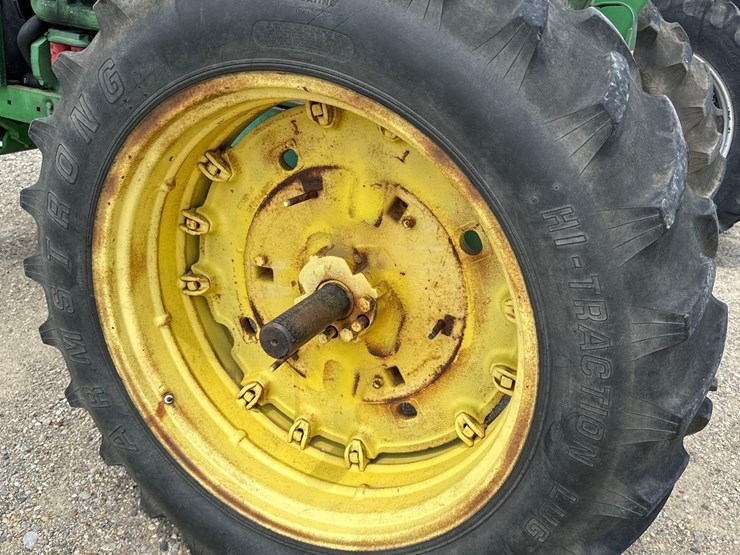 john-deere-3020-image-12
